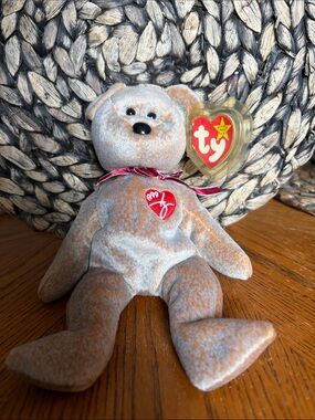 Ty 1999 Signature Beanie Baby Plush Bear in Light Brown with Red Heart